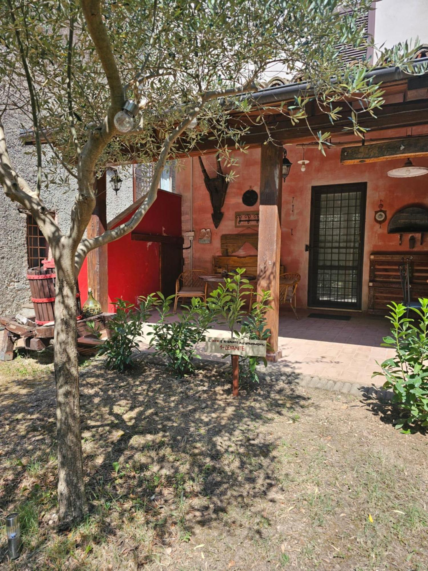 La Rosa Dei Venti - Country House Fossato di Vico Eksteriør billede