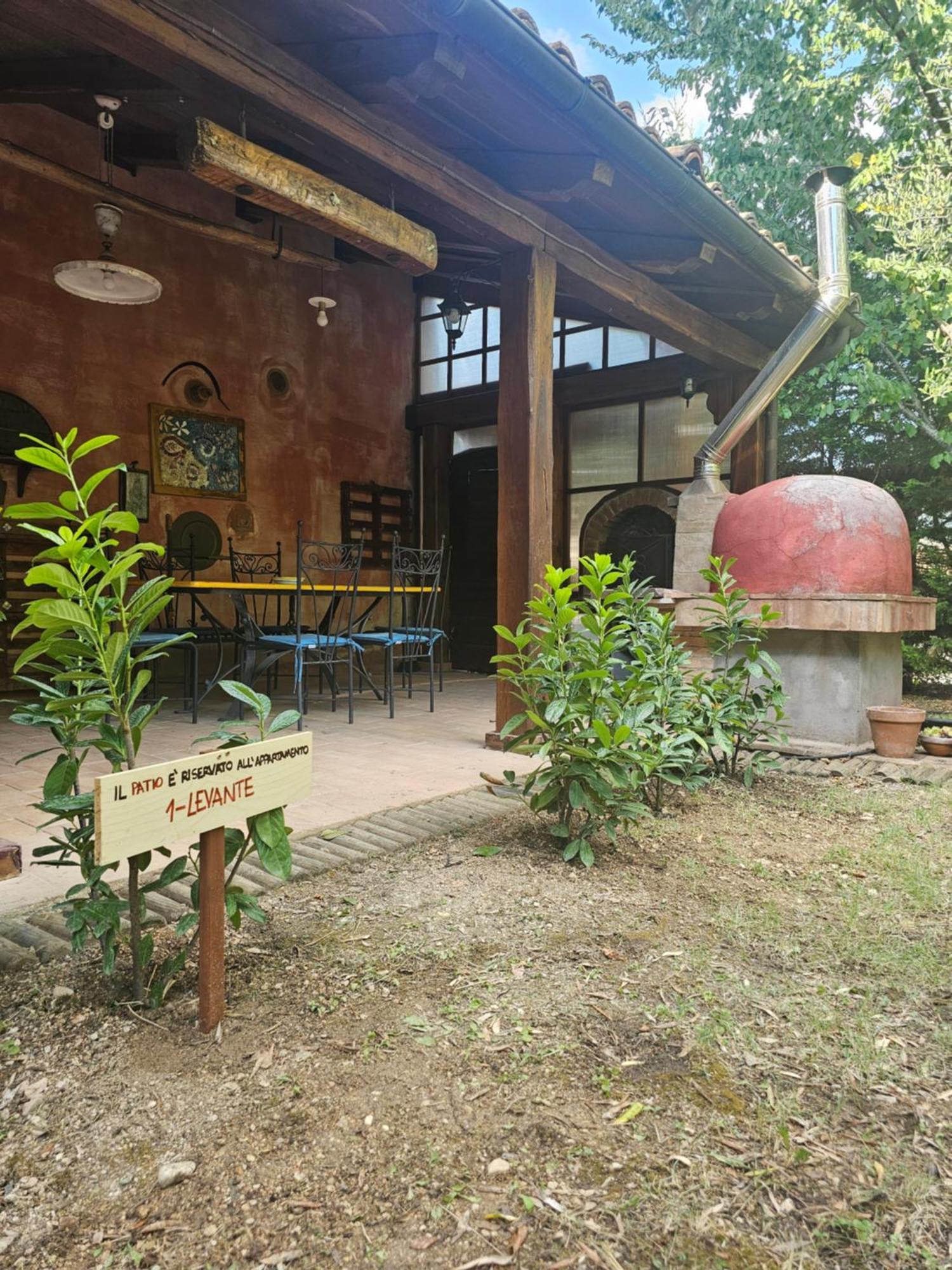 La Rosa Dei Venti - Country House Fossato di Vico Eksteriør billede