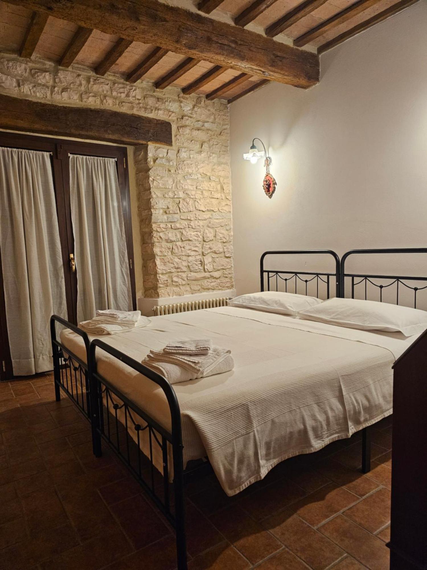 La Rosa Dei Venti - Country House Fossato di Vico Eksteriør billede