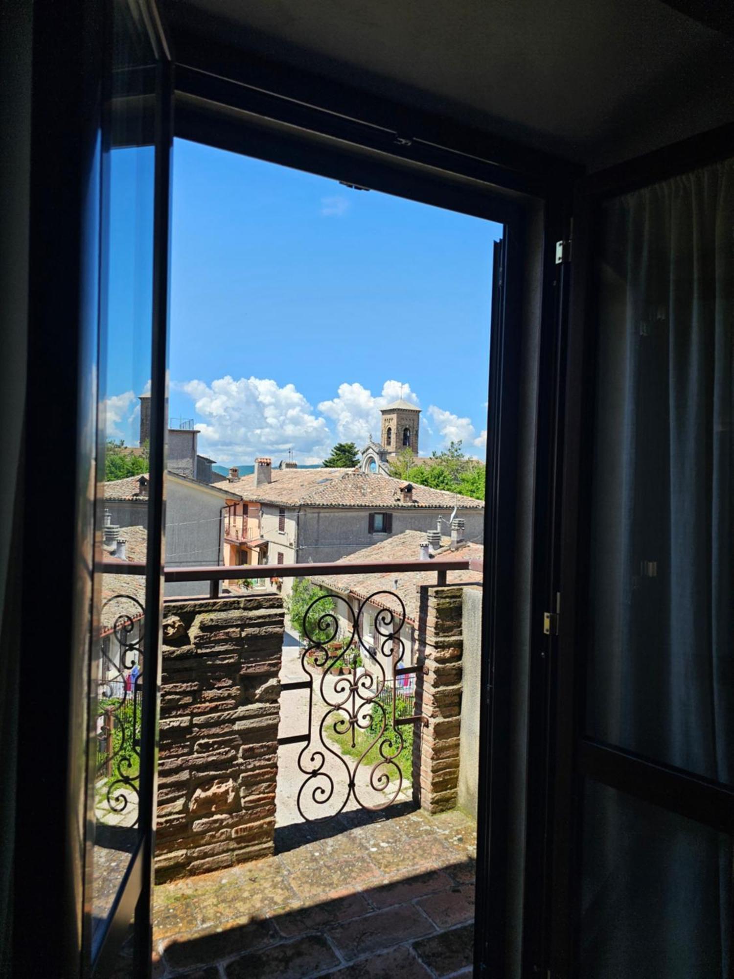 La Rosa Dei Venti - Country House Fossato di Vico Eksteriør billede